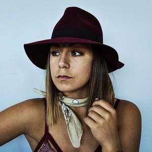 Meet your Posher, Eliza